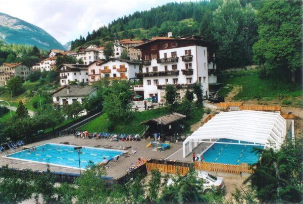 Sporting Hotel Club Pelos Esterno foto